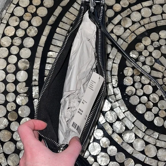 Vegan leather mini shoulder bag! 🖤 - Picture 5 of 5